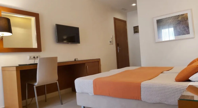 Номер Standard с балконом и с видом на город El Greco Hotel