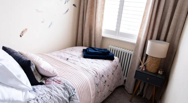 3 Bed House - Sleeps 6 - Garden - Parking - Wifi, Réserver Hôtel Denton Angleterre