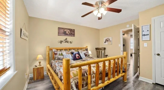 Strollin' Bear 3 Bedroom Home by Redawning