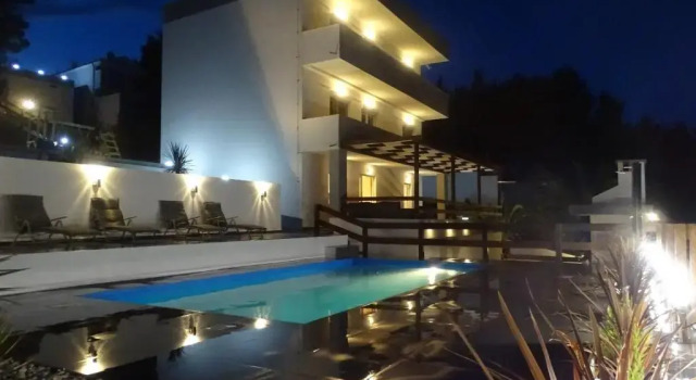 Коттедж Seaside Villa mit Pool für 12 Personen
