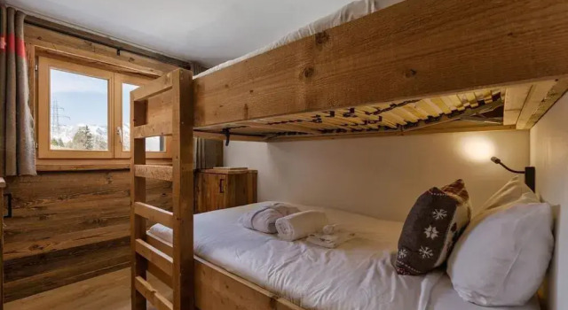 Chalet Capricorne -impeccable Ski in out Chalet With Sauna and Views, Prenota Chalet La Tzoumaz 