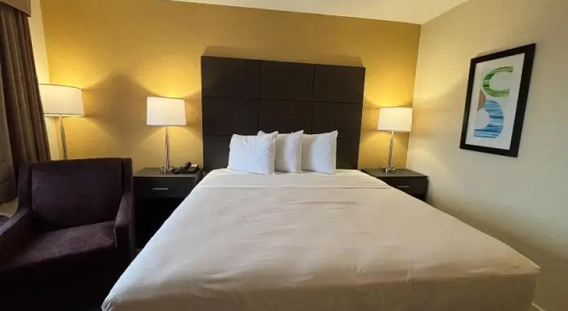 Люкс Motel 6 Charlotte, NC Northlake