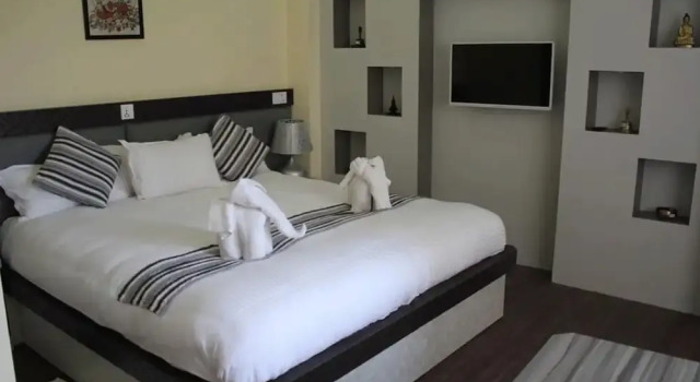 The Glasshouse Hotel & Hostel