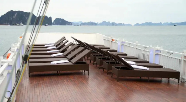 LAzalee Cruise Halong
