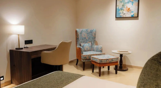 Akaya Elegance, Varaa Hotelli Ahmednagar 