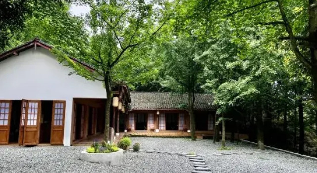 Shanjian Youmingyue Private Hot Spring Homestay (Dujiangyan), Boek Hotel Hotels in Chengdu met parkeren, Parkeren