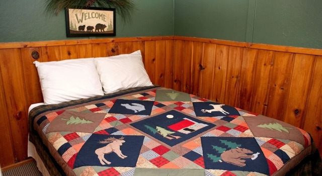 Triple R Cottages: 5 2 Bedroom Cabin, Забронировать Дом для отпуска Эстес-Парк Rocky Mountain National Park, рядом с Trout Haven Fishing Pond