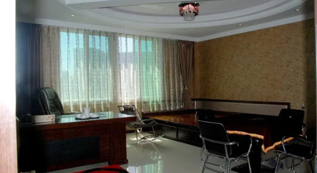 Donggang Jiaotong Hotel, Book Hotel Hotels in Liaoning with Parking, Parking