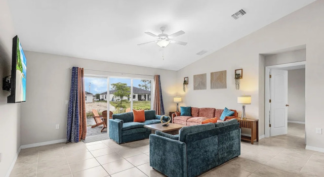 Canal-front Fun! Fish & Relax in Cape Coral, Забронировать Дом для отпуска Виллы Кейп-Корал, Вилла
