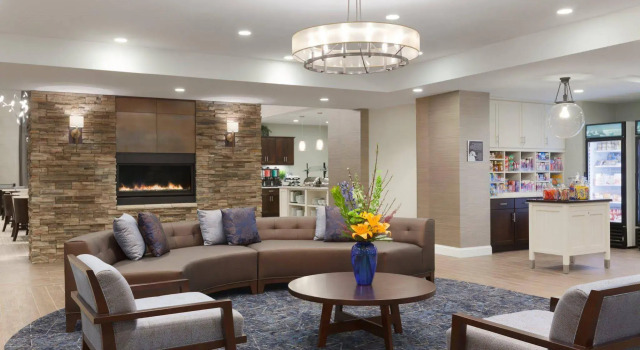 Homewood Suites by Hilton Burlington, Varaa Hotelli Hotellit New England uima-altaalla, Uima-allas