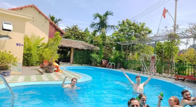 Кровать в общем номере Tam Coc Riverside Bungalow