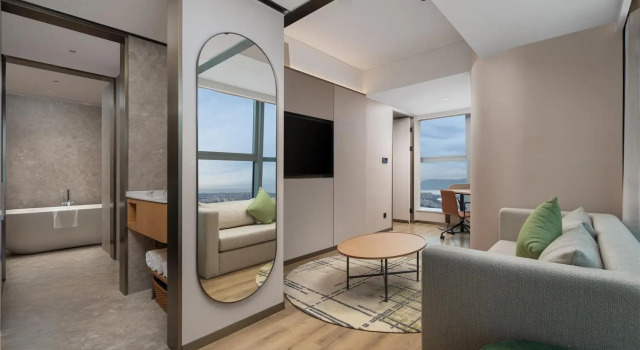Люкс Deluxe Hilton Garden Inn Kunming Railway Station South