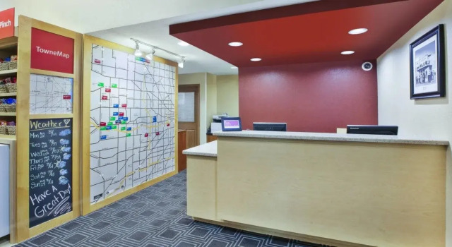 TownePlace Suites by Marriott Brookfield, Varaa Hotelli Brookfield Wisconsin, lähellä Brookfield Square Mall