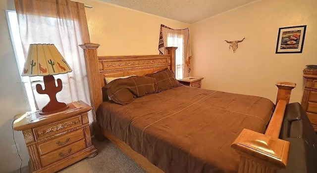Juniper Pines Cabin - Five Bedroom Cabin, Varaa Hotelli Hotellit New Mexico pysäköinnillä, Pysäköinti