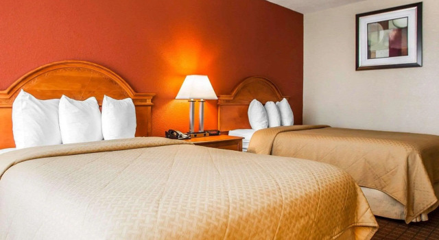 Quality Inn Fort Dodge, Varaa Hotelli Hotellit Iowa uima-altaalla, Uima-allas