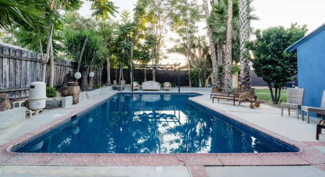 Le Bleu House - Newly Designed 3BR HOUSE & POOL by Topanga, Забронировать Отель Канога-Парк San Fernando Valley