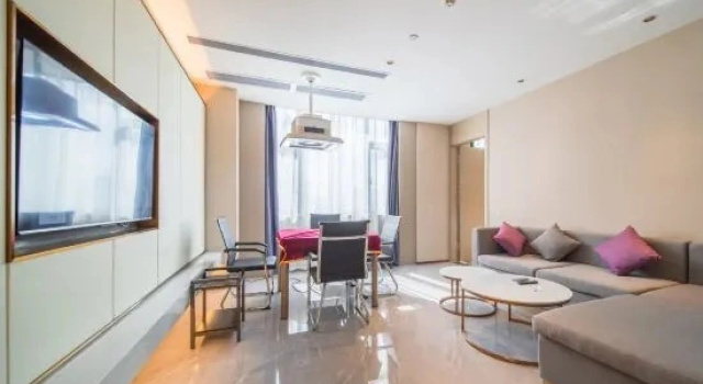 Семейный люкс Deluxe c 1 комнатой Lavande Hotels