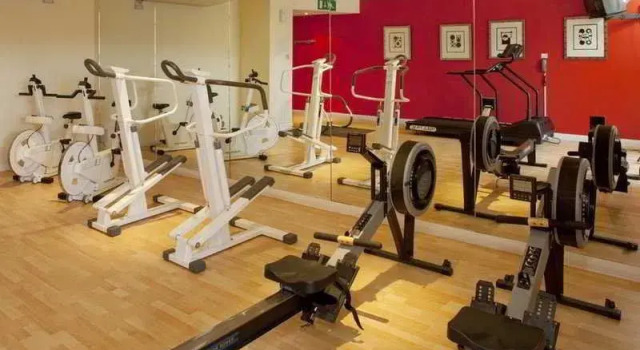 Holiday Inn North, Buchen Sie Hotel Ashford (Surrey) Kent