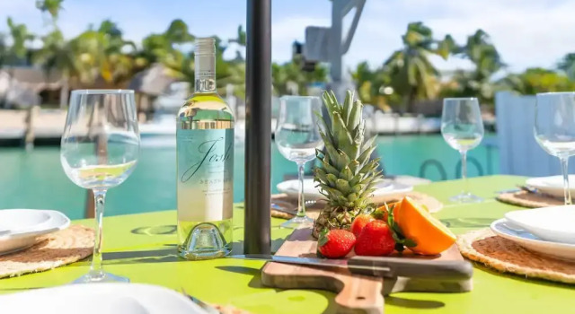 Seabreeze Cove Waterfront Gem 38 Foot Dock Cabana Club, Rezerwuj Hotel Hotele w Florida Keys ze śniadaniem, Śniadanie