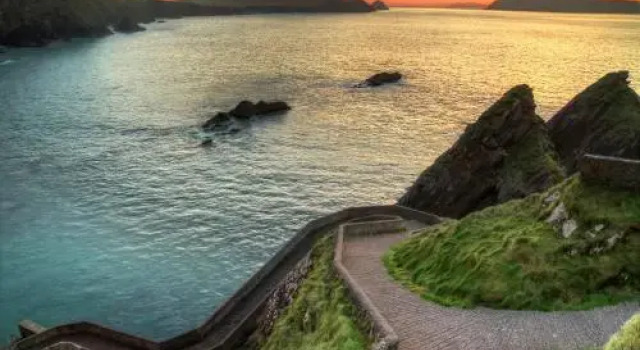 Dingle Courtyard Cottages 4 Bed Sleeps 8, Забронировать Отель Отели Dingle Peninsula с парковкой, Парковка