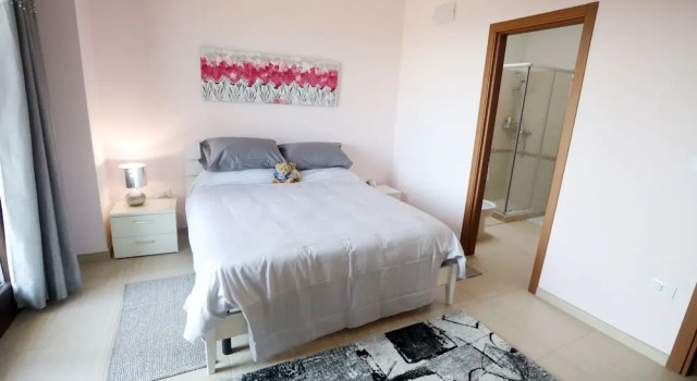 House - Sleeps 4 - Private Patio - Parking, Varaa Lomakoti Mökit kohteessa Casarano, Mökki