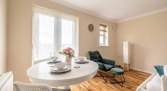 2 BED 2 BATH with PARKING NEAR PINEWOOD/WEXHAM HOSPITAL, Забронировать Отель Отели Бакингемшир с парковкой, Парковка