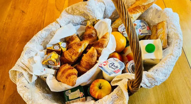 Апартаменты Le Manoir des Doyens Loft - Sleeps 8 - Breakfast Included!