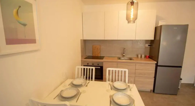 White Fields-Central 2-bdrm apartment with parking