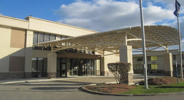 Четырёхместный номер Standard Clarion Inn Elmira-Horseheads