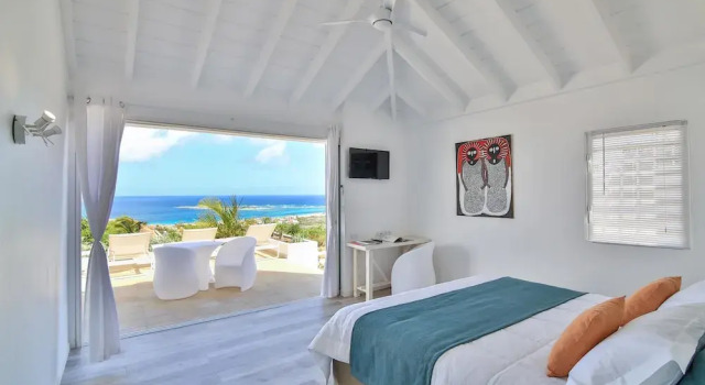 Modern Private Villa, Swimming Pool, AC, Free Wifi, Near Orient Beach, Ideal for Couples/ Families!, Book Villa Sommerhuse i Orient Bay, Hytte