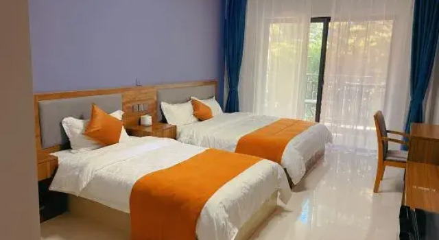 Jinghong Late Summer Hotel