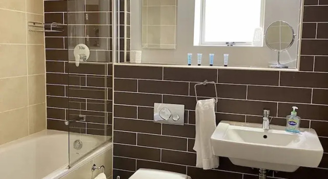 Апартаменты Churchill Two Bedroom Apartments with Free Parking and The Minster view