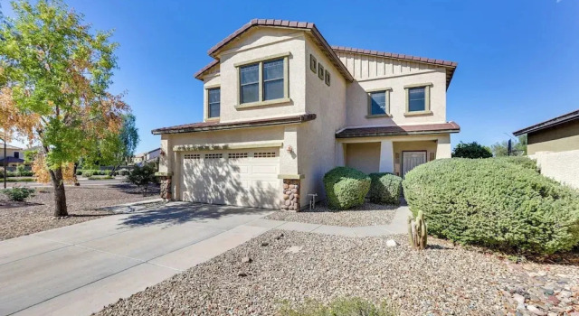 Spacious Surprise Home w/ Outdoor Pool + Game Room, Book Feriehus Surprise 