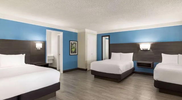 Номер Deluxe Family La Quinta Inn by Wyndham San Antonio I-35 N at Toepperwein