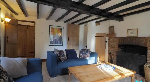 Bere Cottrage -Beamed 400 year old cottage, giving you a taste of the Garden of England