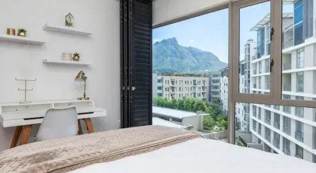 Lovely 2 bed in Claremont