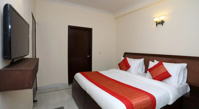 OYO 9299 DLF Phase 4