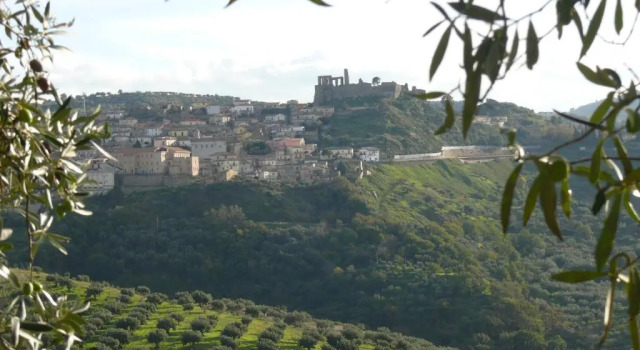 Borgo Medievale Squillace, Varaa Hotelli Squillace Calabria