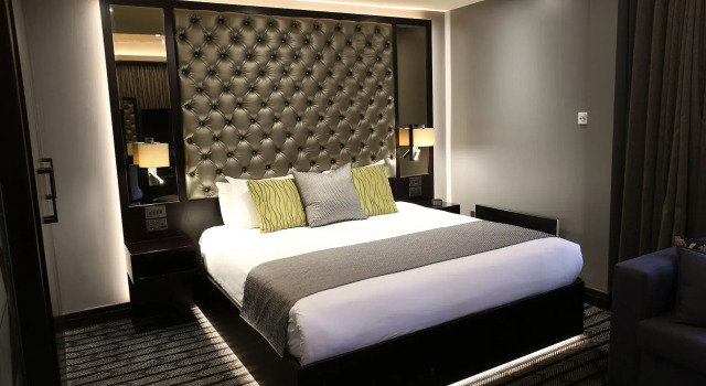 Mondo Hotel