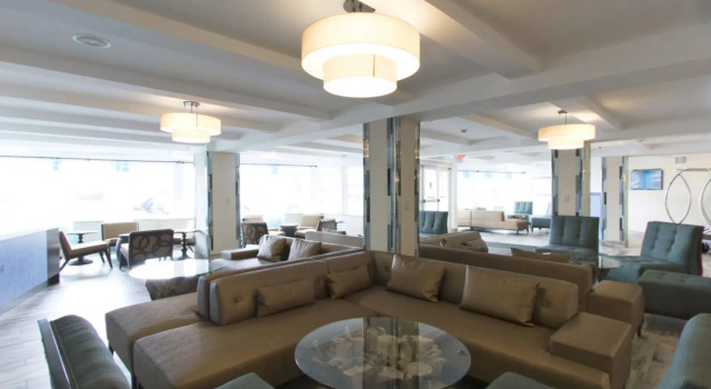 Aqua Blue Hotel, Varaa Hotelli Hotellit New England uima-altaalla, Uima-allas
