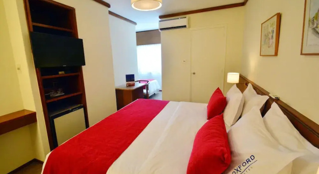 Трёхместный семейный номер Standard Oxford Hotel