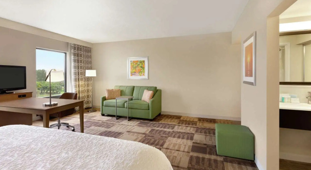 Люкс Hampton Inn & Suites Largo
