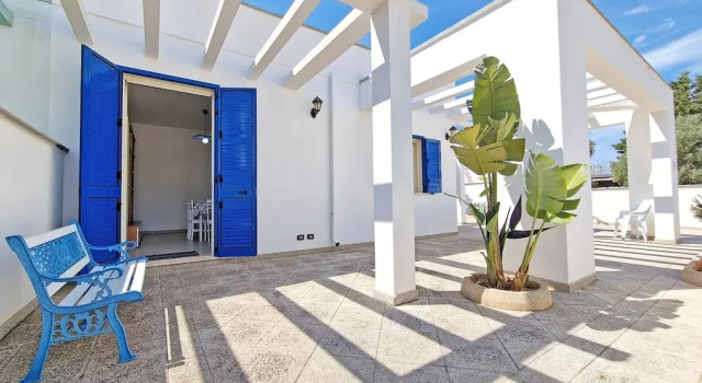Коттедж Blue Sky Cottage Just a few Steps From the Beach