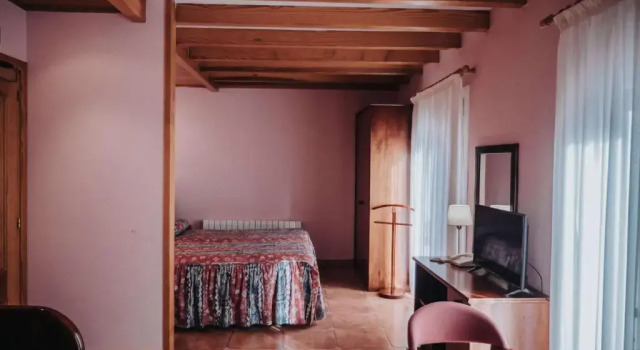 Четырёхместный номер Standard Hostal Les Fonts