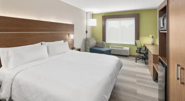 Номер Deluxe Holiday Inn Express Hotel & Suites Palm Bay by IHG