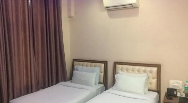 Hotel Leela Residency