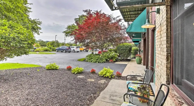Modern Grand Haven Condo - Steps to Downtown!, Varaa Huoneisto Grand Haven Michigan