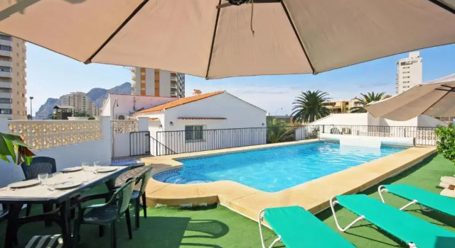 Villa Calalga - PlusHolidays, Забронировать Вилла Отели Кальпе с бассейном, Бассейн