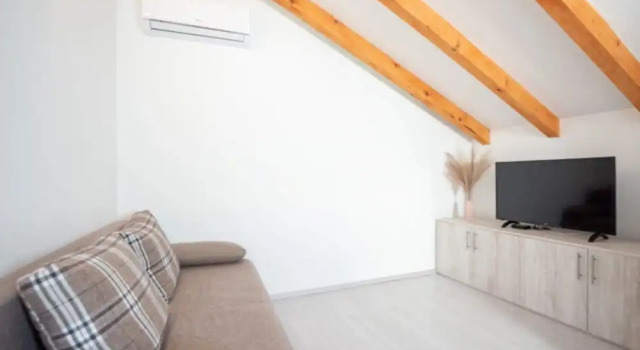A5 - Spacious apt With the sea View & use of Pool, Varaa Huoneisto Hotellit Strožanac pysäköinnillä, Pysäköinti