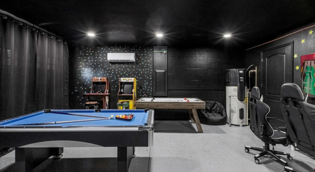 Upstay - 23-guest Mansion w Pool Game Room and BBQ
